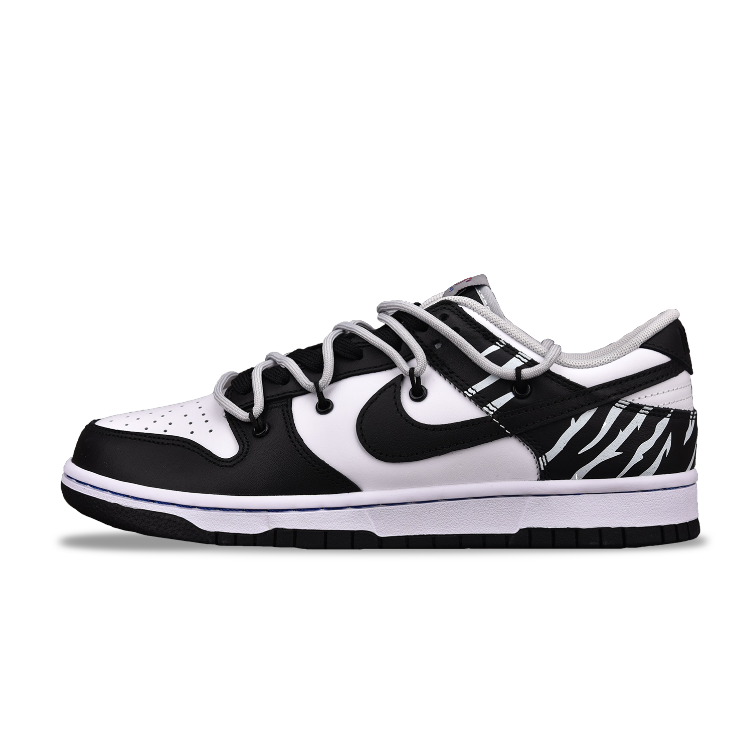 Nike Dunk Low EMB Knicks (Custom Sneaker)