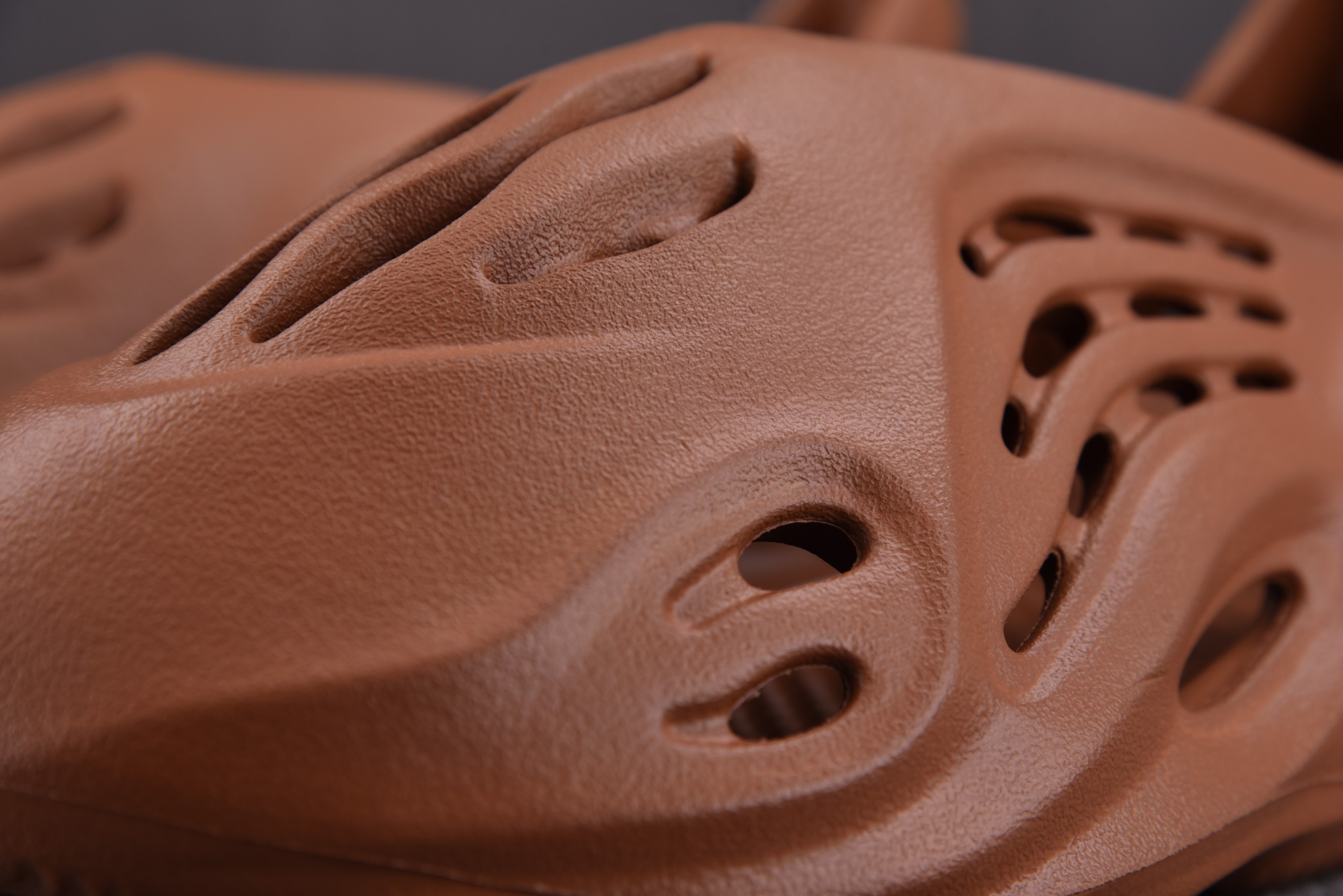 adidas Yeezy Foam RNR Clay Red