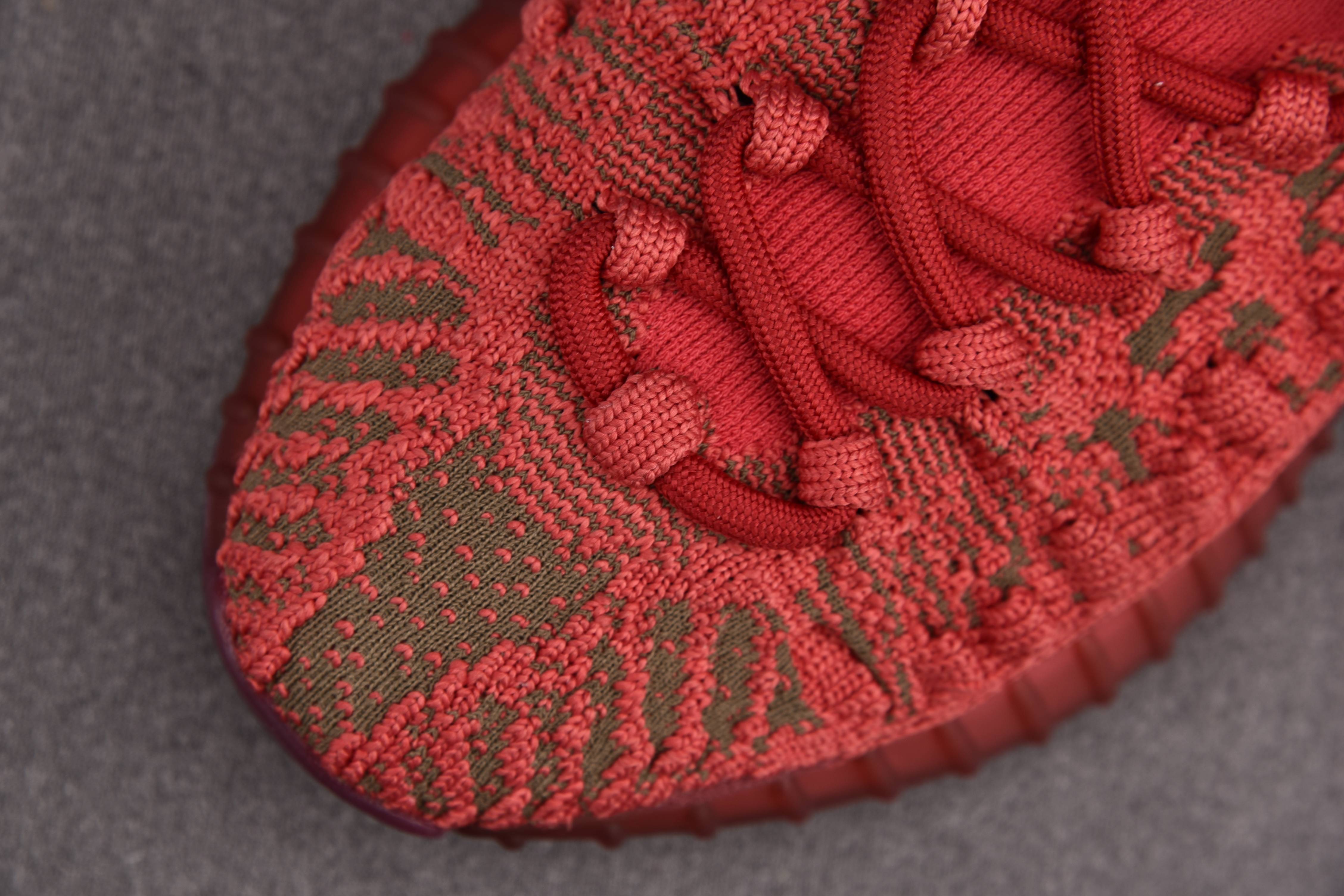 adidas Yeezy 350 V2 CMPCT Slate Red