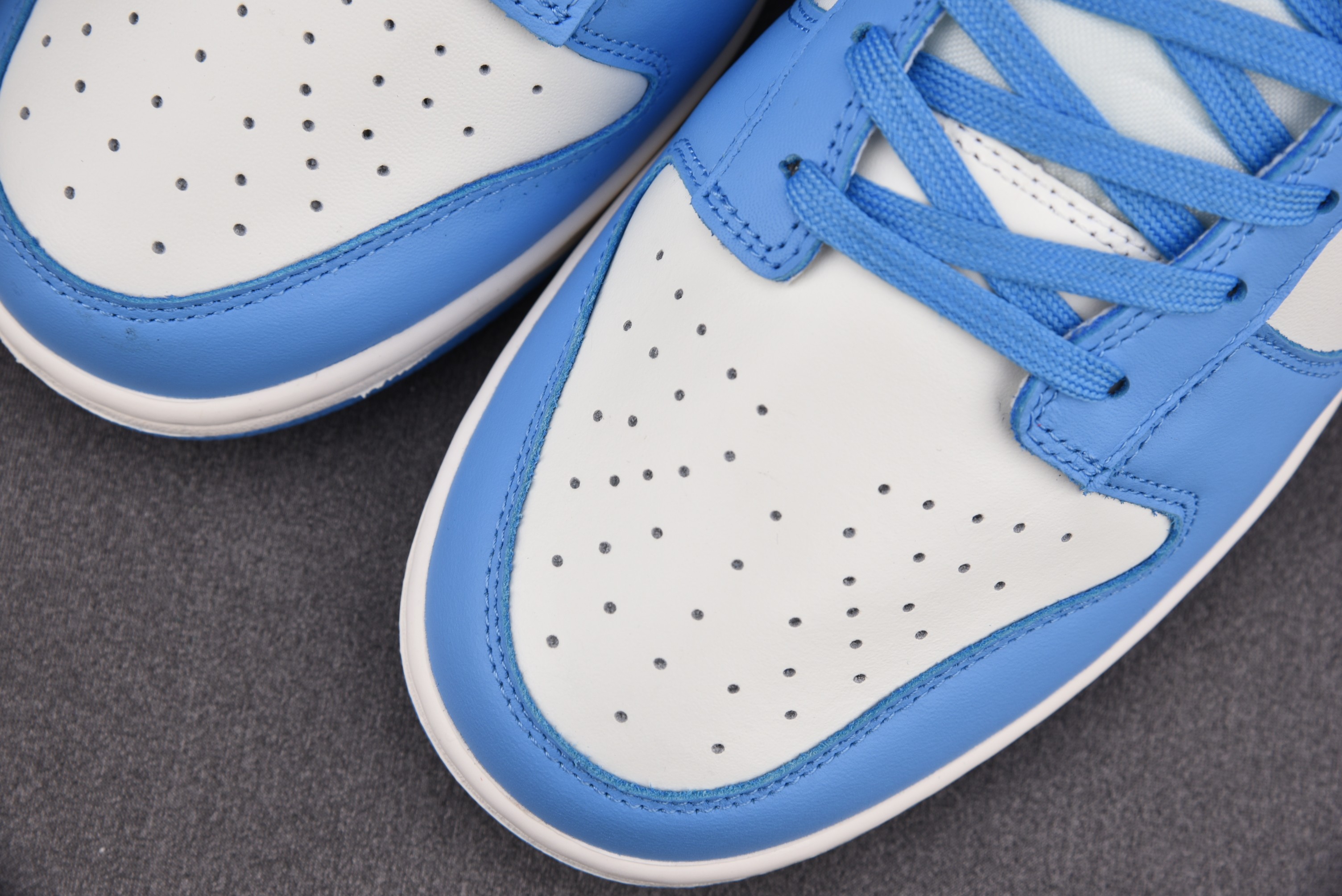 Nike Dunk Low UNC (2021)