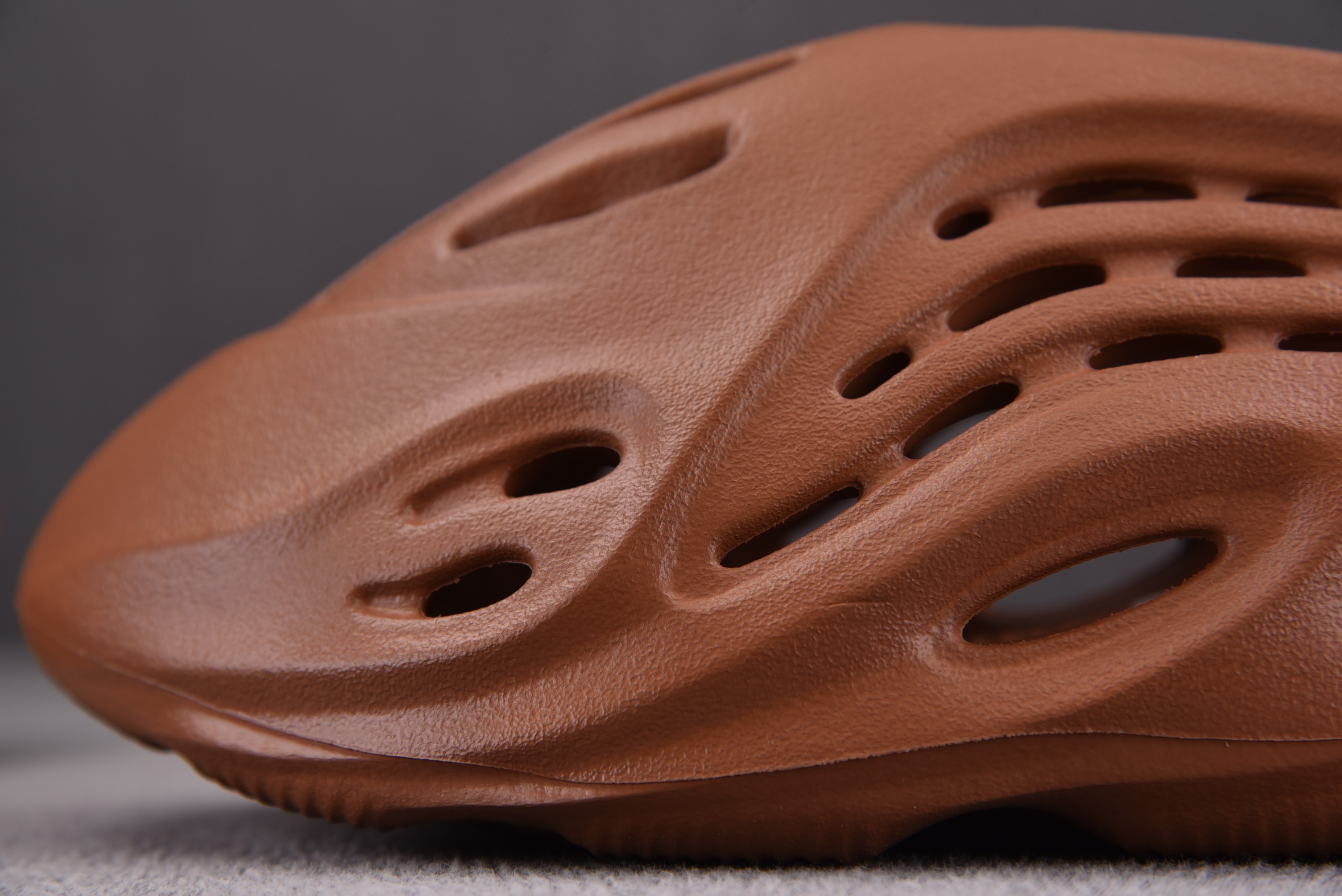 adidas Yeezy Foam RNR Clay Red