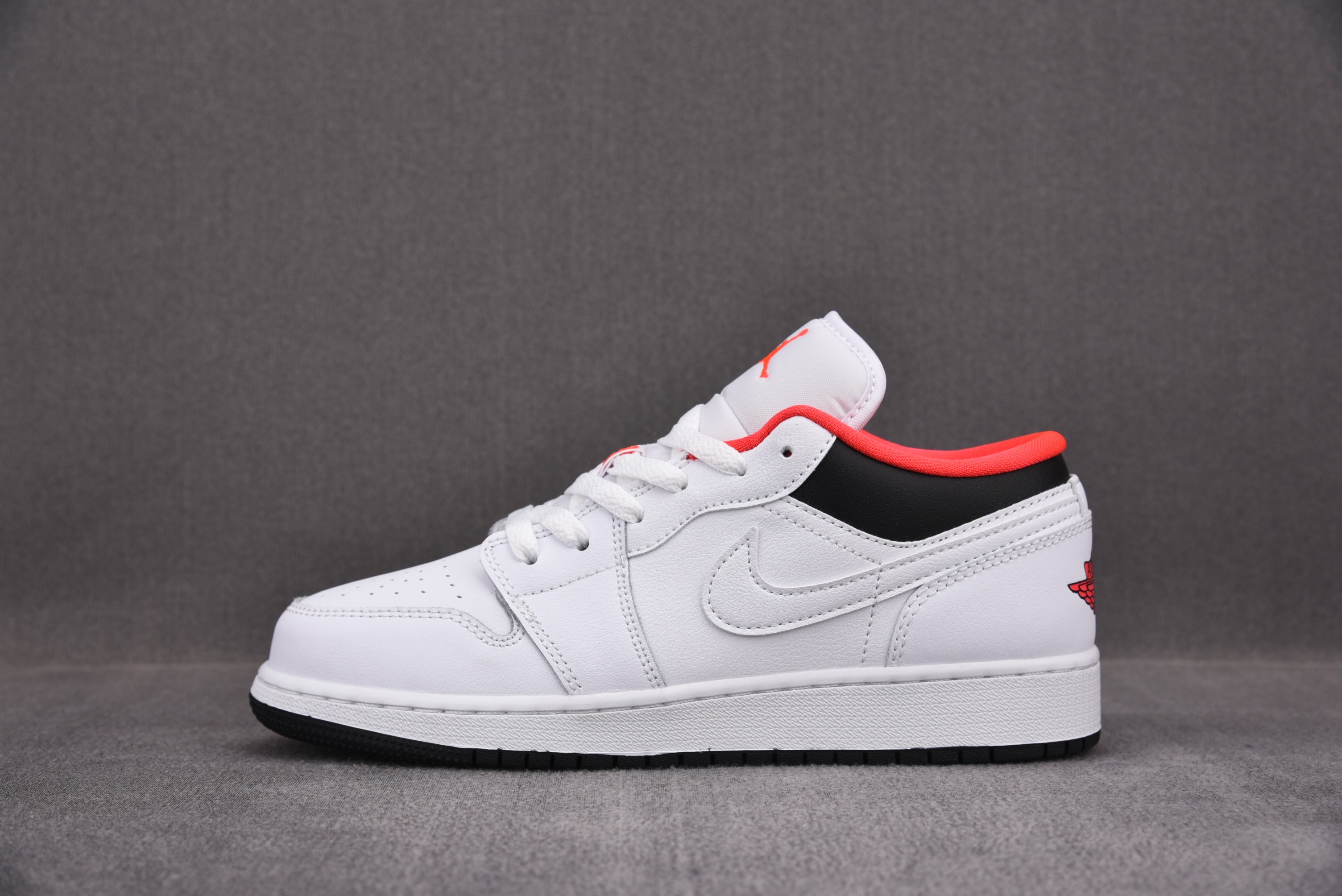 Jordan 1 Low White Black Infrared / Chicago Home