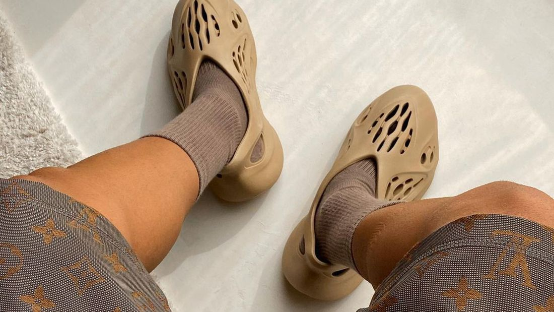 adidas Yeezy Foam RNNR Stone Sage (One Size Smaller!!)