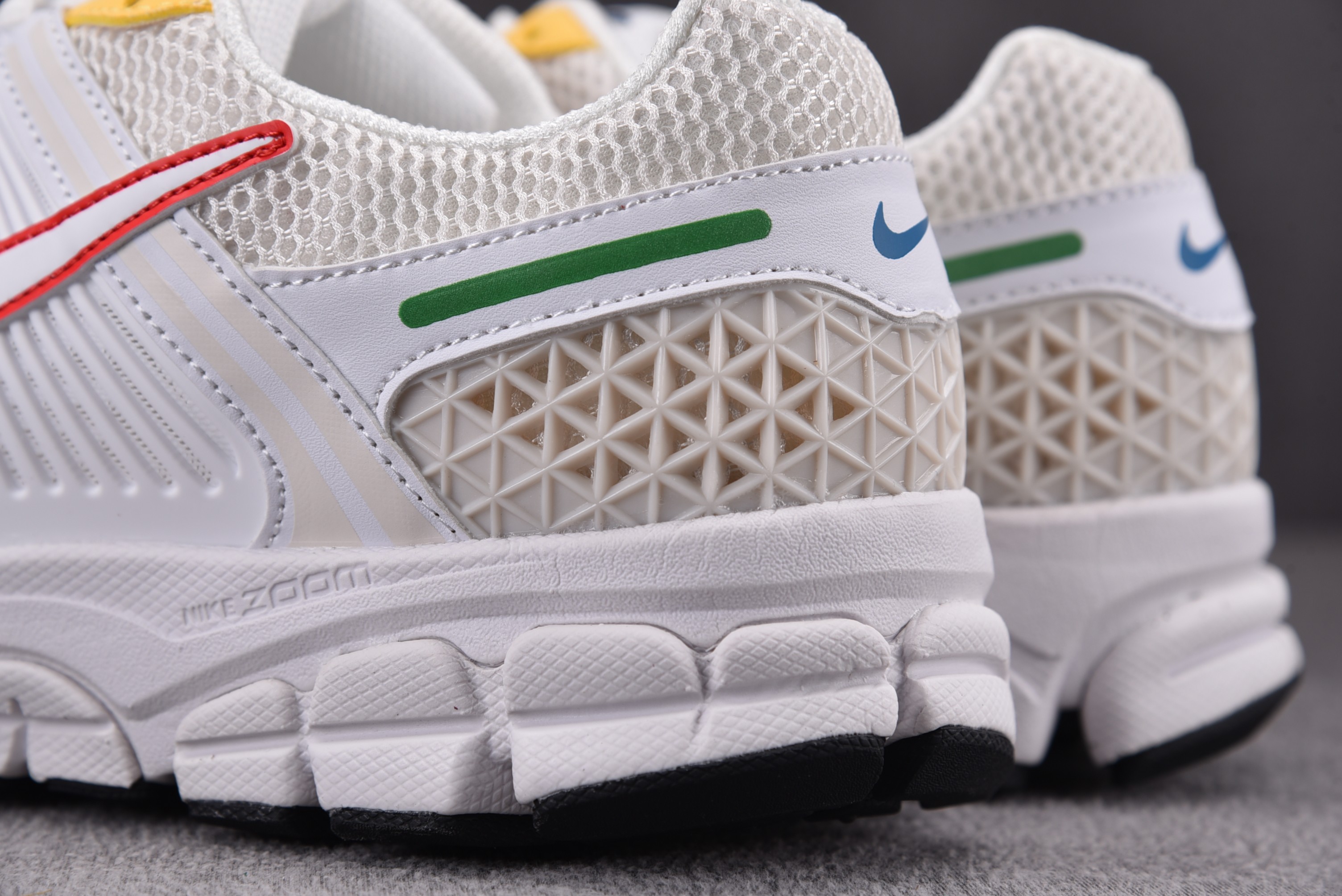 Nike Air Zoom Vomero 5