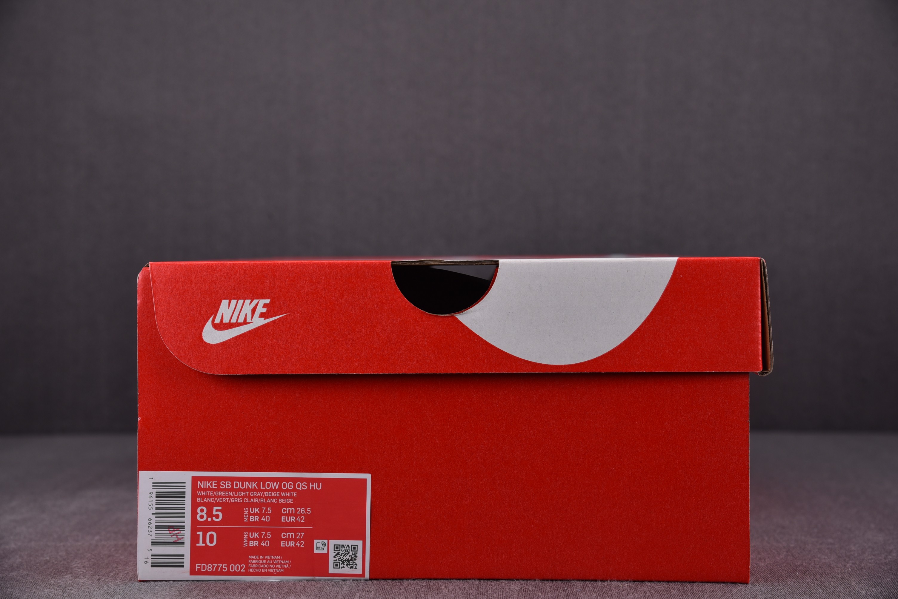 Nike SB Dunk Low Friends and Family