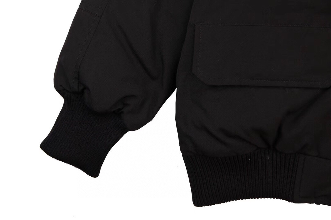 01 Canada Goose Chilliwack 7999M Black