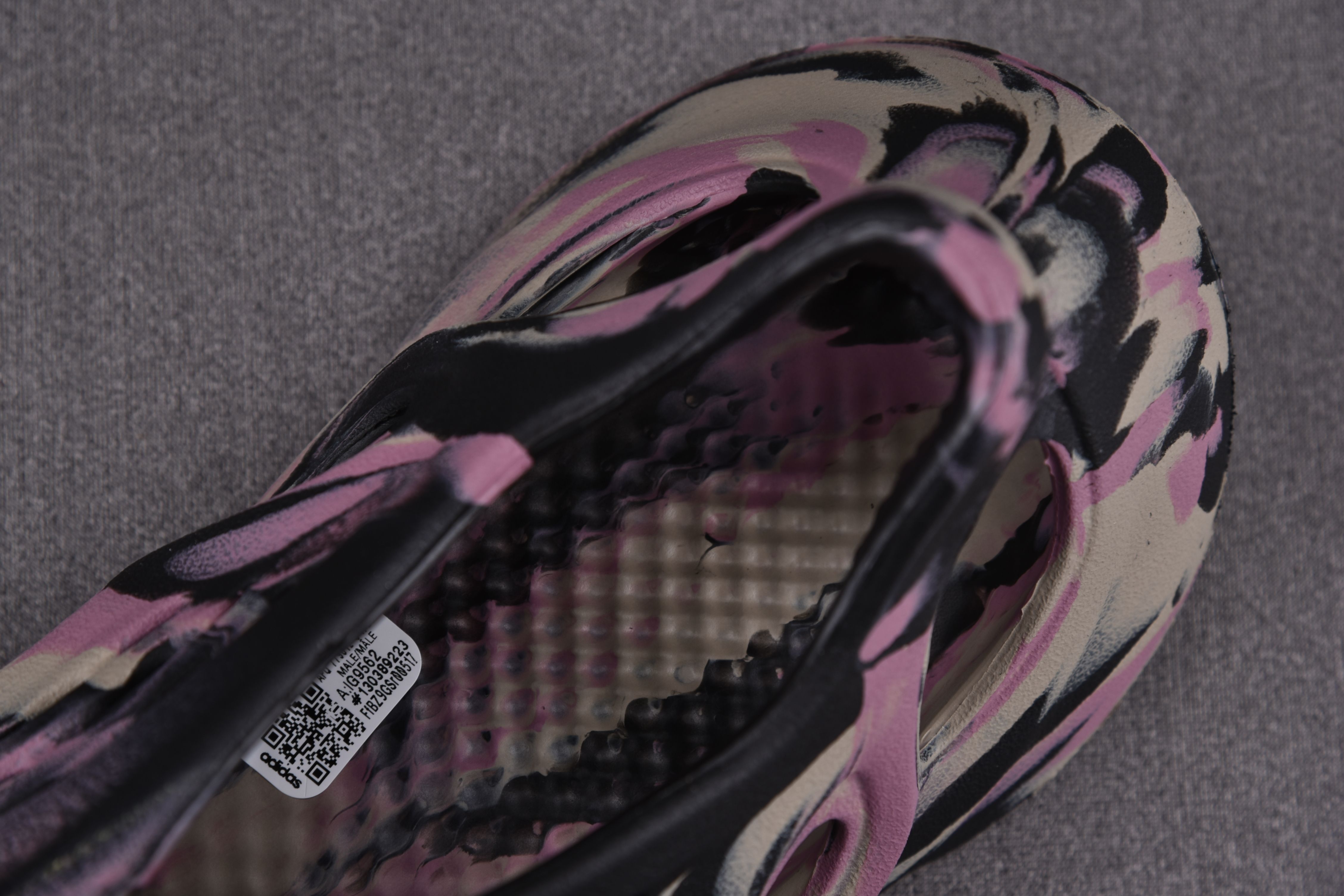 adidas Yeezy Foam RNR MX Carbon