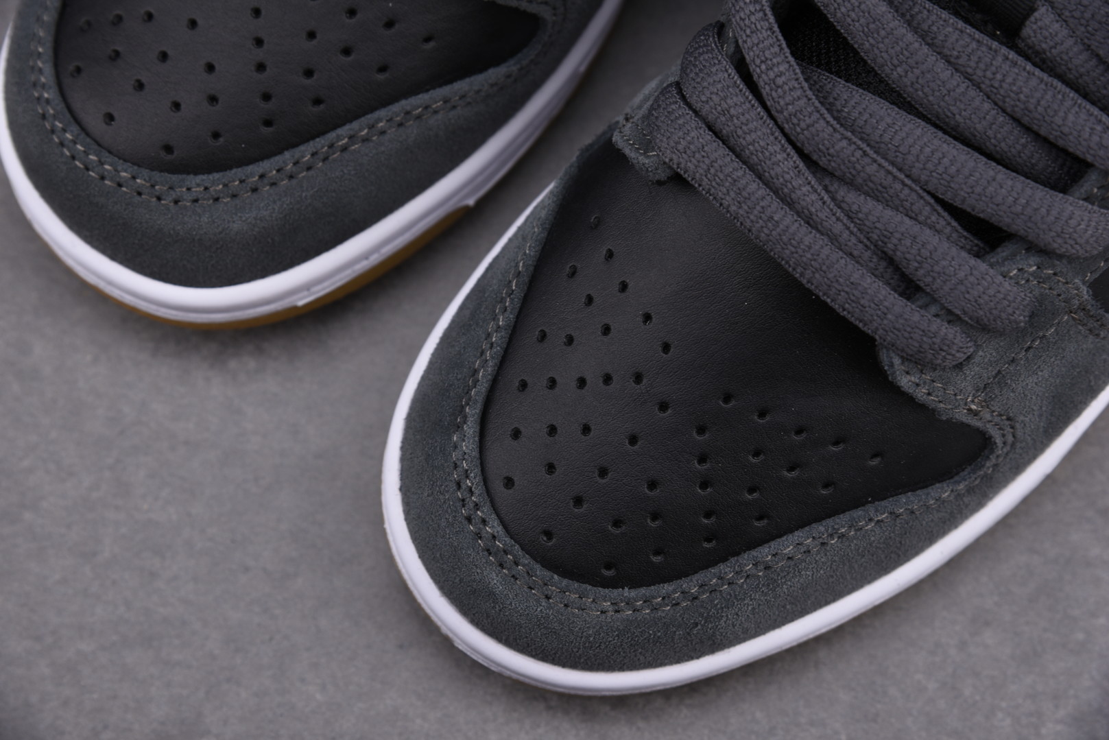 Nike SB Dunk Low Dark Grey Black Gum