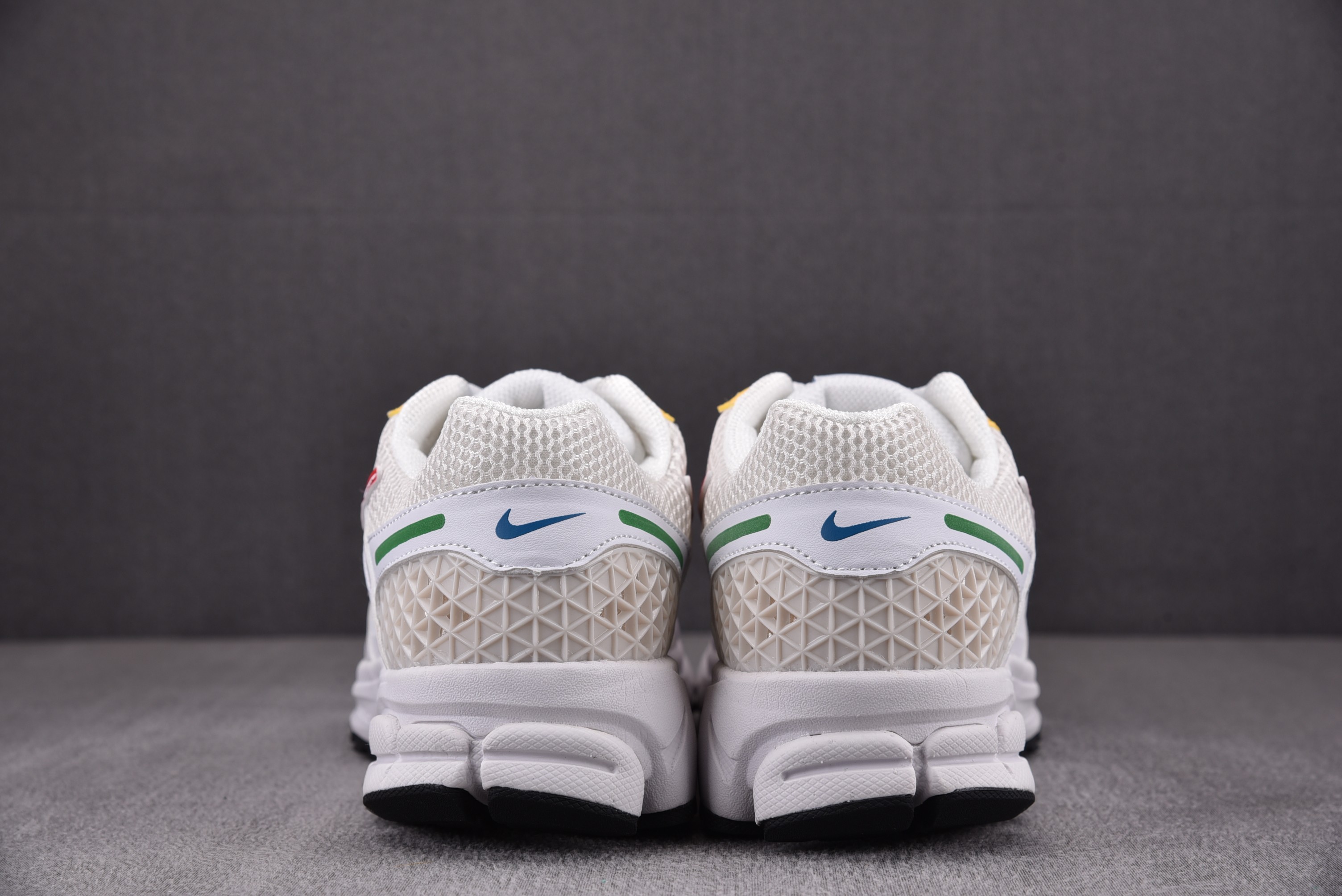 Nike Air Zoom Vomero 5