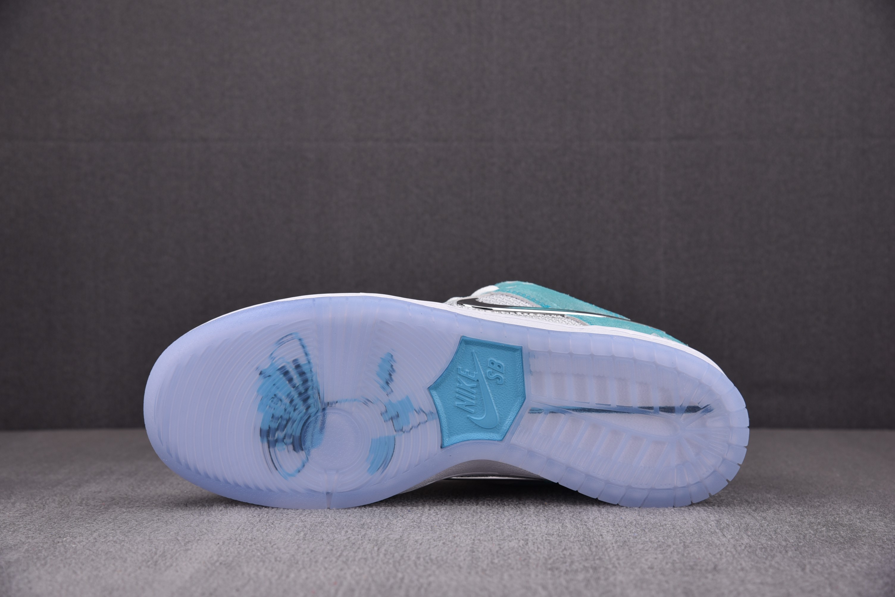 Nike SB Dunk Low APRIL SKKATEBOARDS