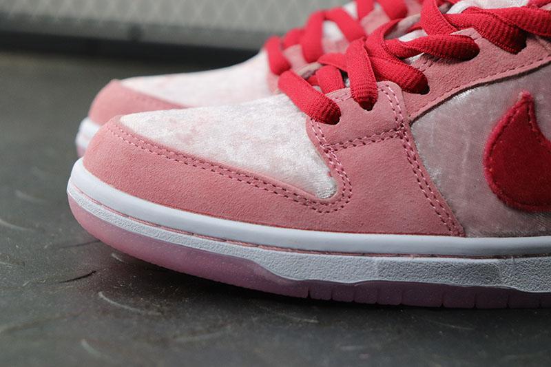 【Clearance】 SB Dunk Low x StrangeLove (Special Box)