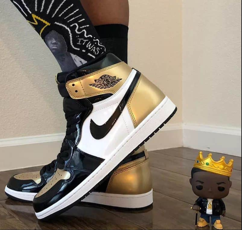 Air Jordan 1 Retro High gold toe