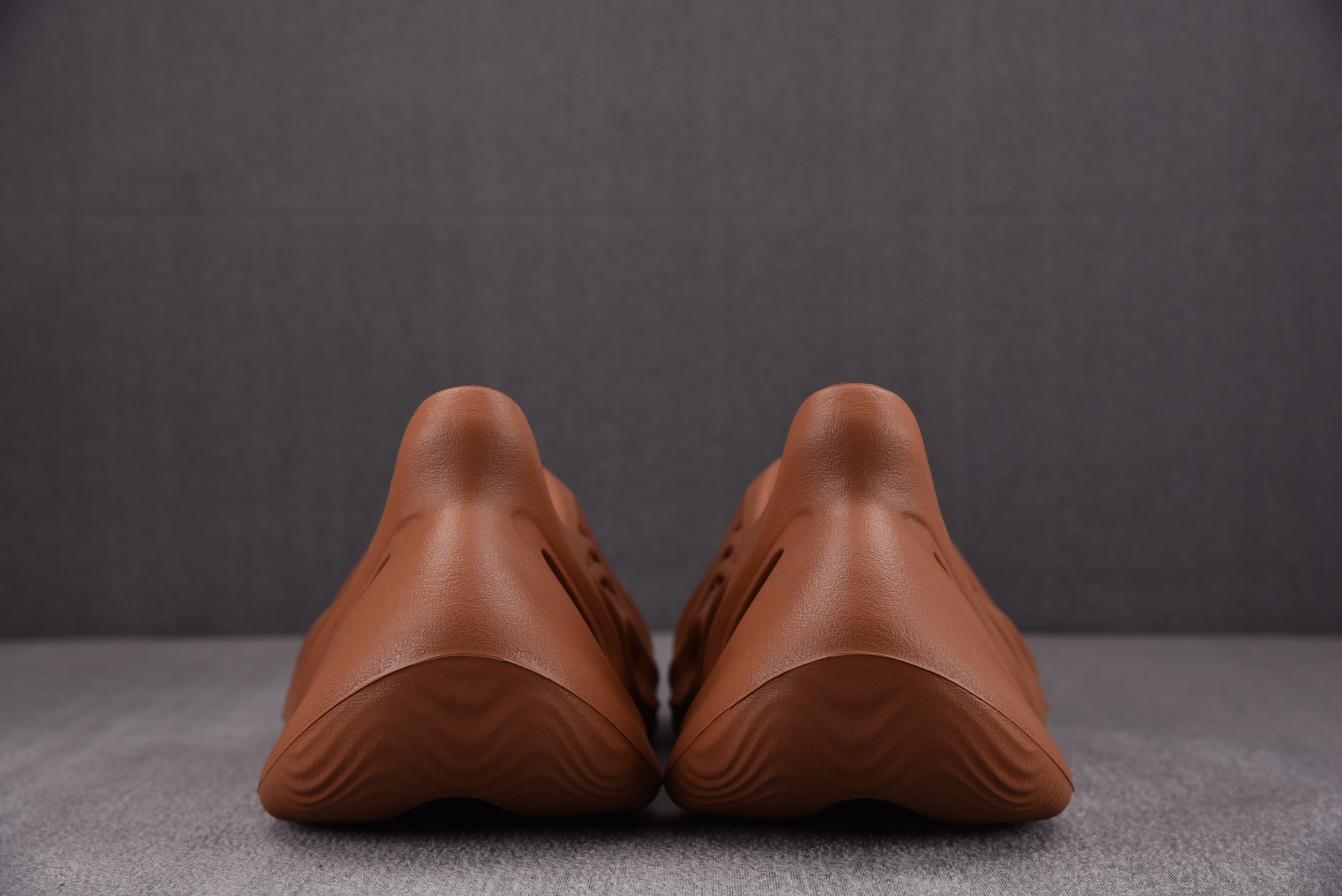 adidas Yeezy Foam RNR Clay Red