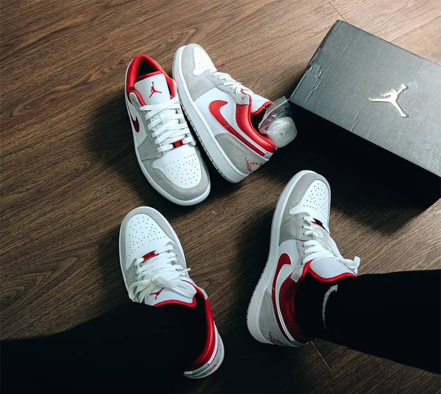 Jordan 1 Low SE Light Smoke Grey Gym Red