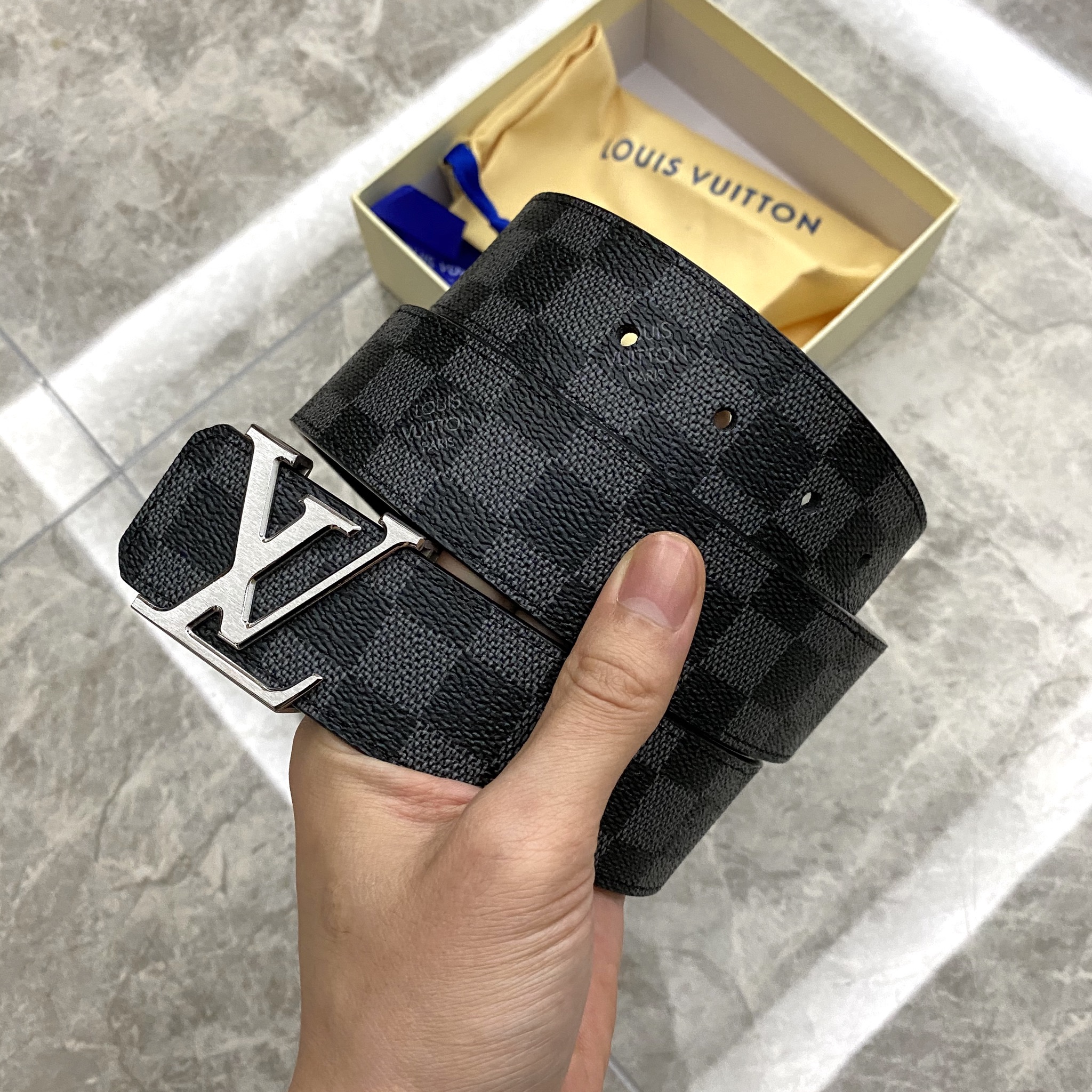 LV INITIALES REVERSIBLE BELT