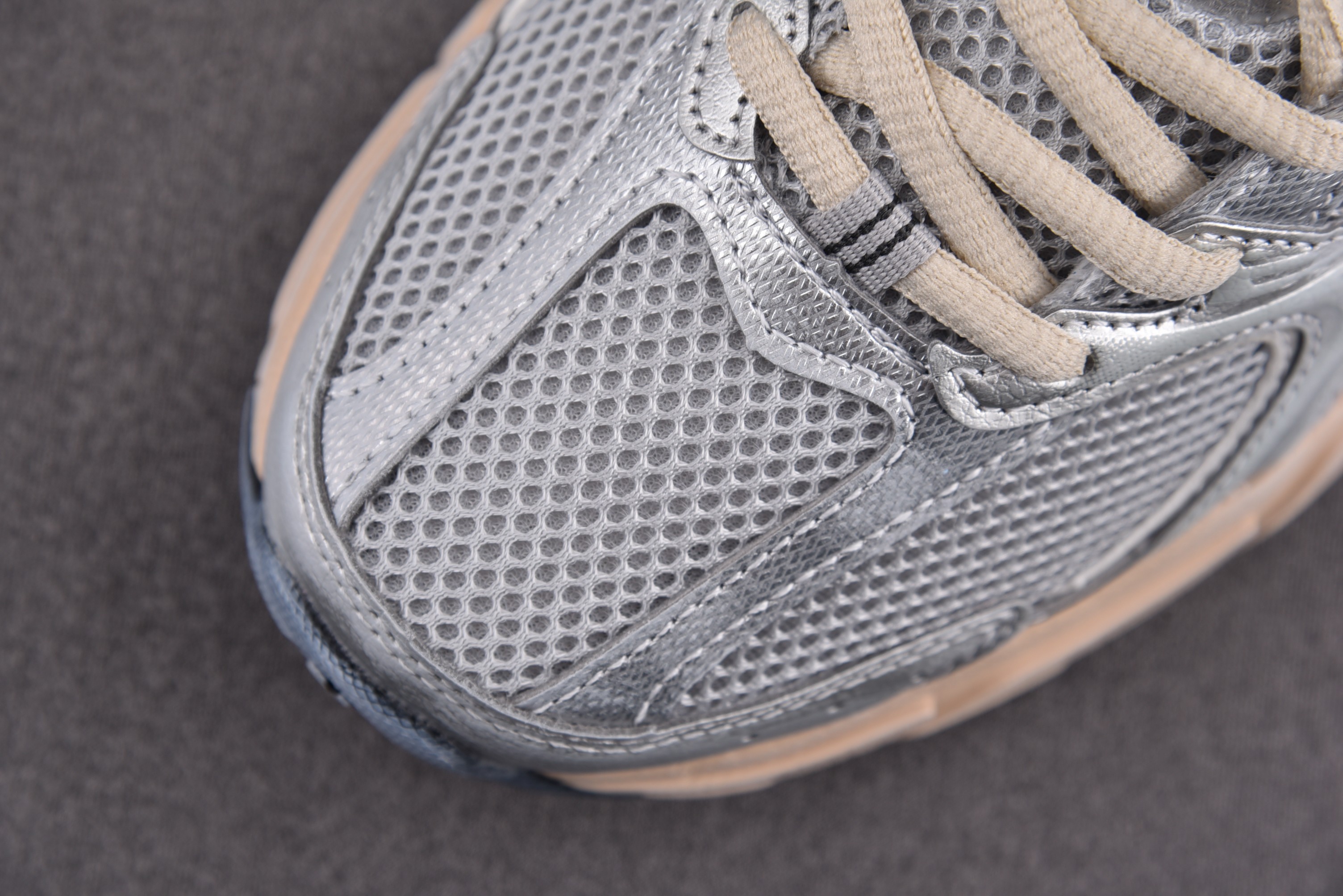 New Balance 530 Silver Metallic Moonbeam