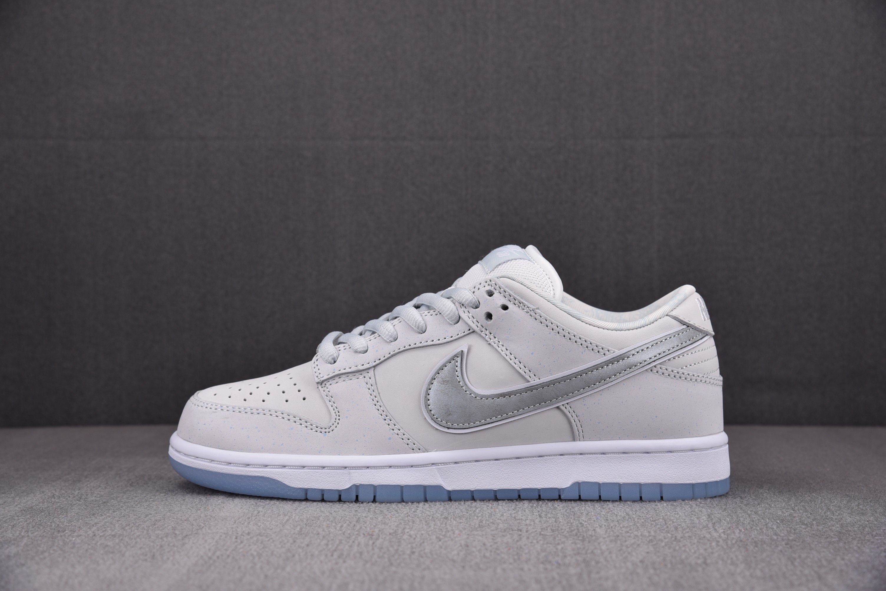 Nike SB Dunk Low White Lobster (Friends and Family)
