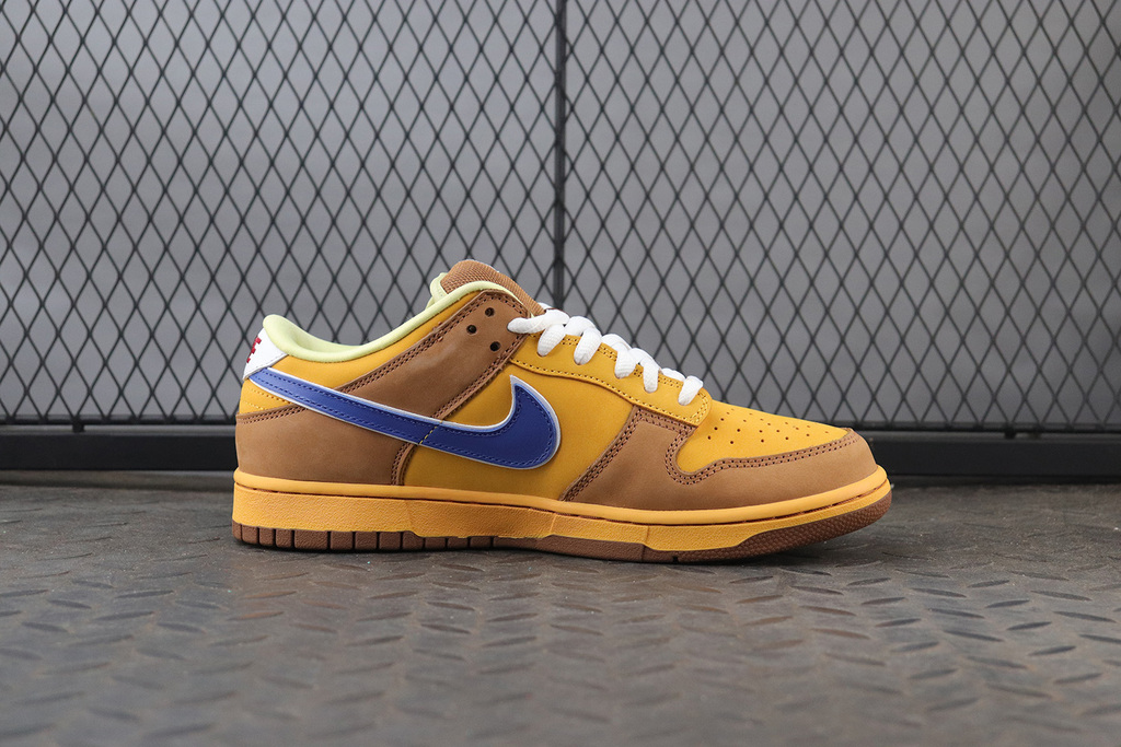 Nike SB Dunk Low Newcastle Brown Ale