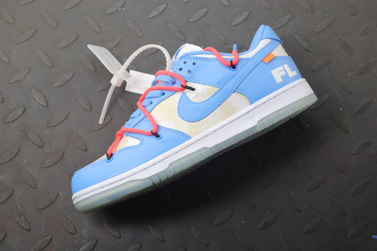 Nike Dunk Low SB Off White X Futura X SB 'UNC'
