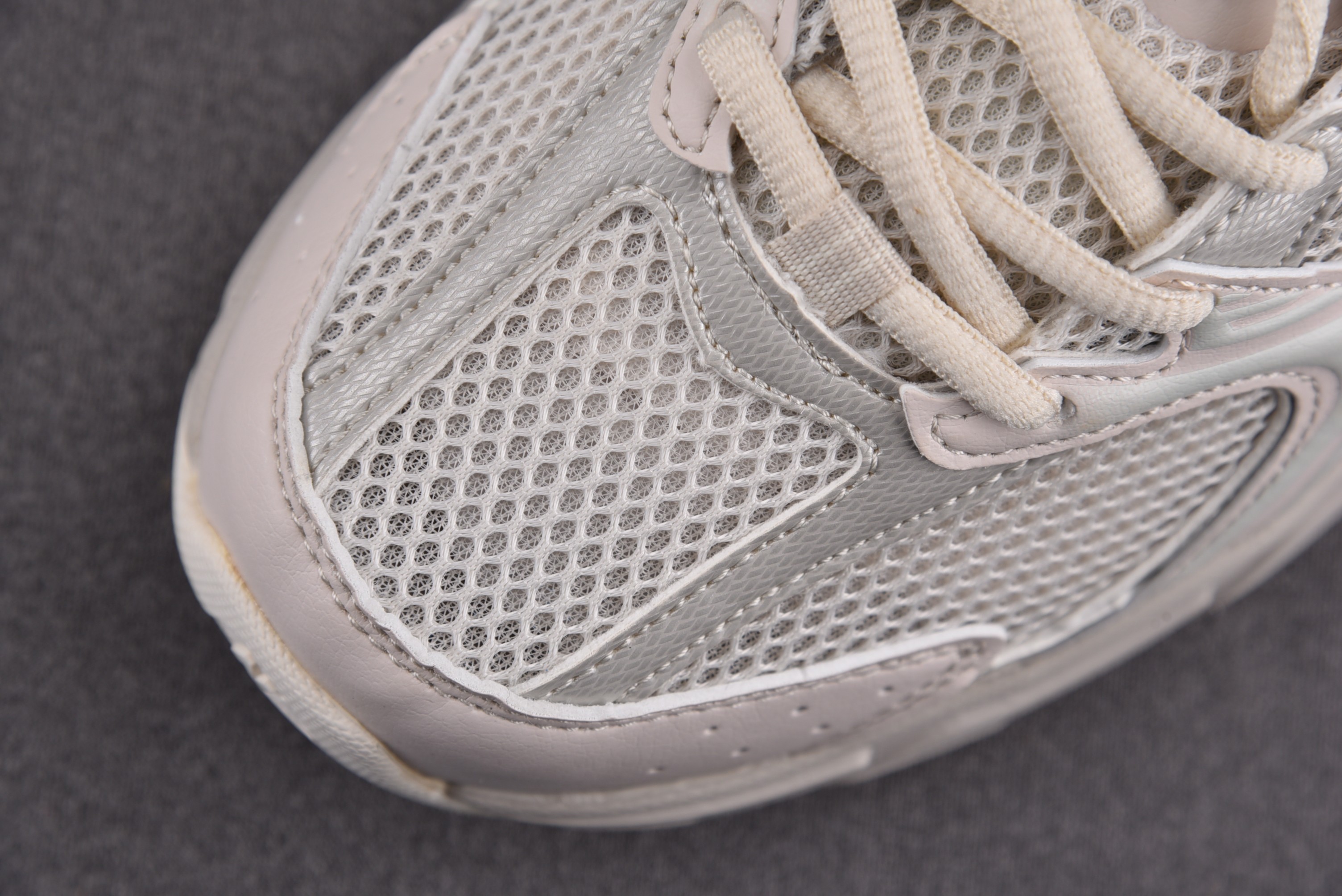 New Balance 530 Light Cream