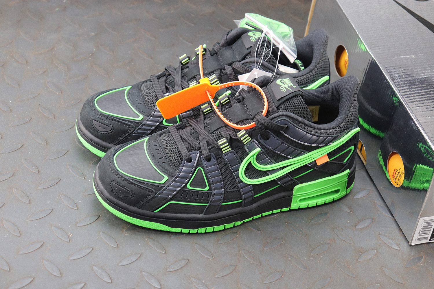 Nike Air Rubber Dunk Off-White Green Strike