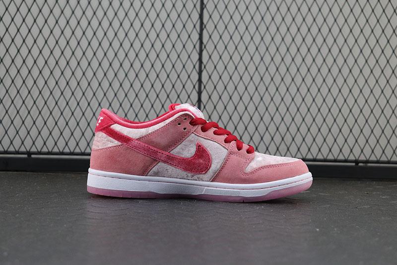 【Clearance】 SB Dunk Low x StrangeLove (Special Box)